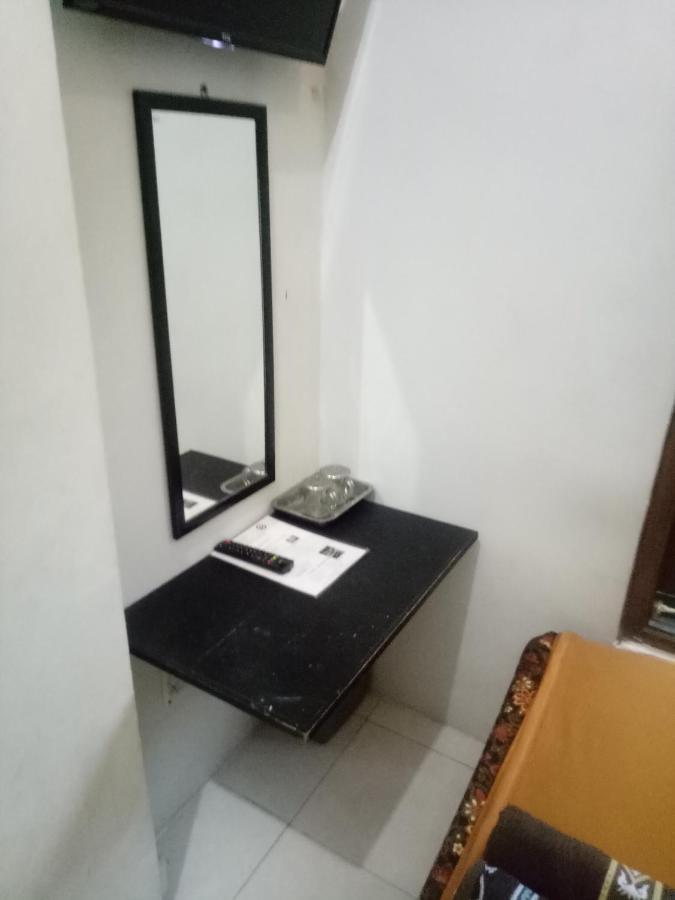 Losmen Fadel Malioboro Jogja Γιογκιακάρτα Εξωτερικό φωτογραφία