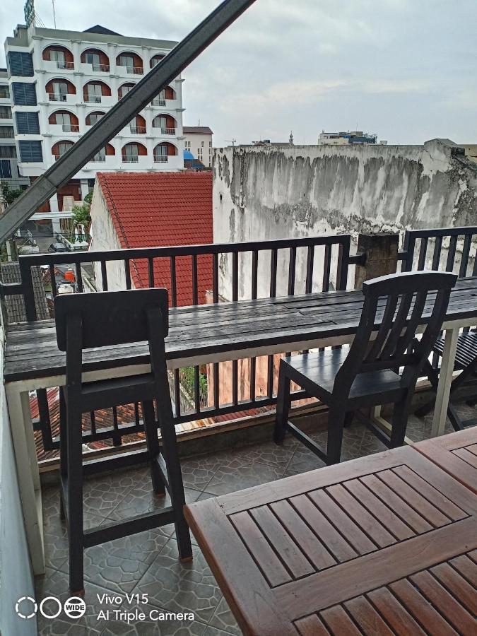 Losmen Fadel Malioboro Jogja Γιογκιακάρτα Εξωτερικό φωτογραφία