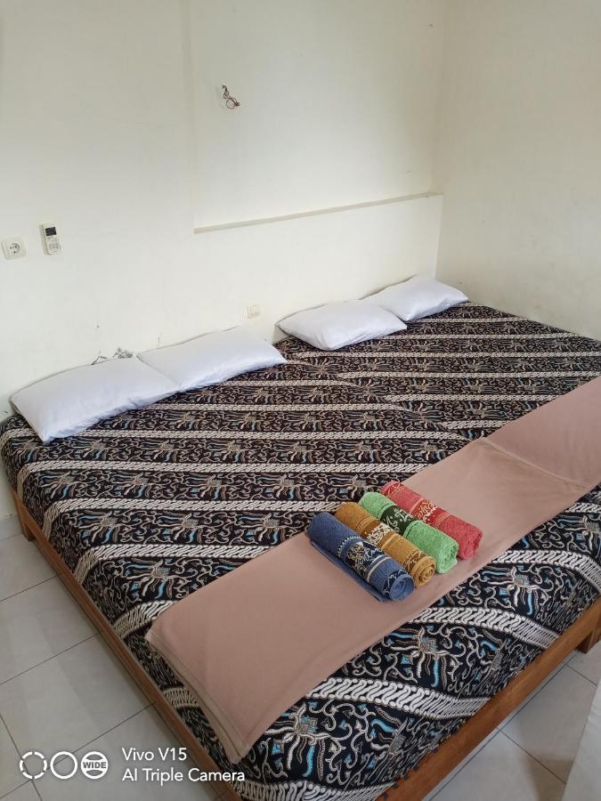 Losmen Fadel Malioboro Jogja Γιογκιακάρτα Εξωτερικό φωτογραφία