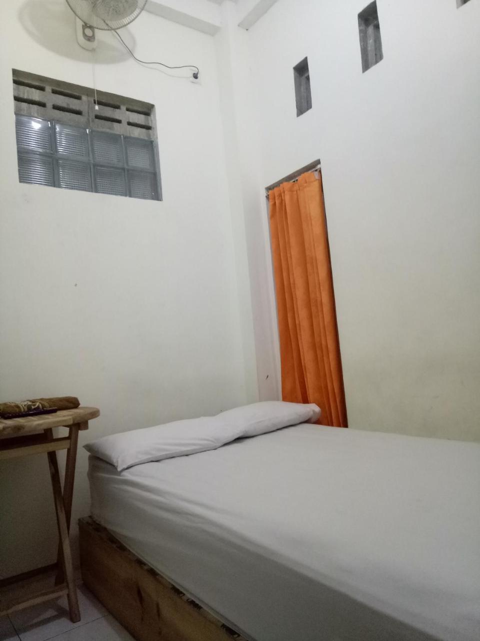 Losmen Fadel Malioboro Jogja Γιογκιακάρτα Εξωτερικό φωτογραφία