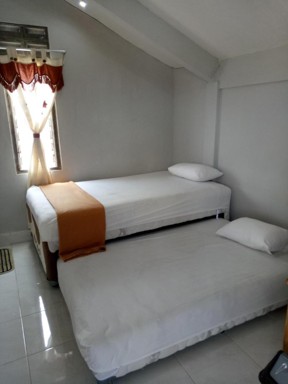 Losmen Fadel Malioboro Jogja Γιογκιακάρτα Εξωτερικό φωτογραφία