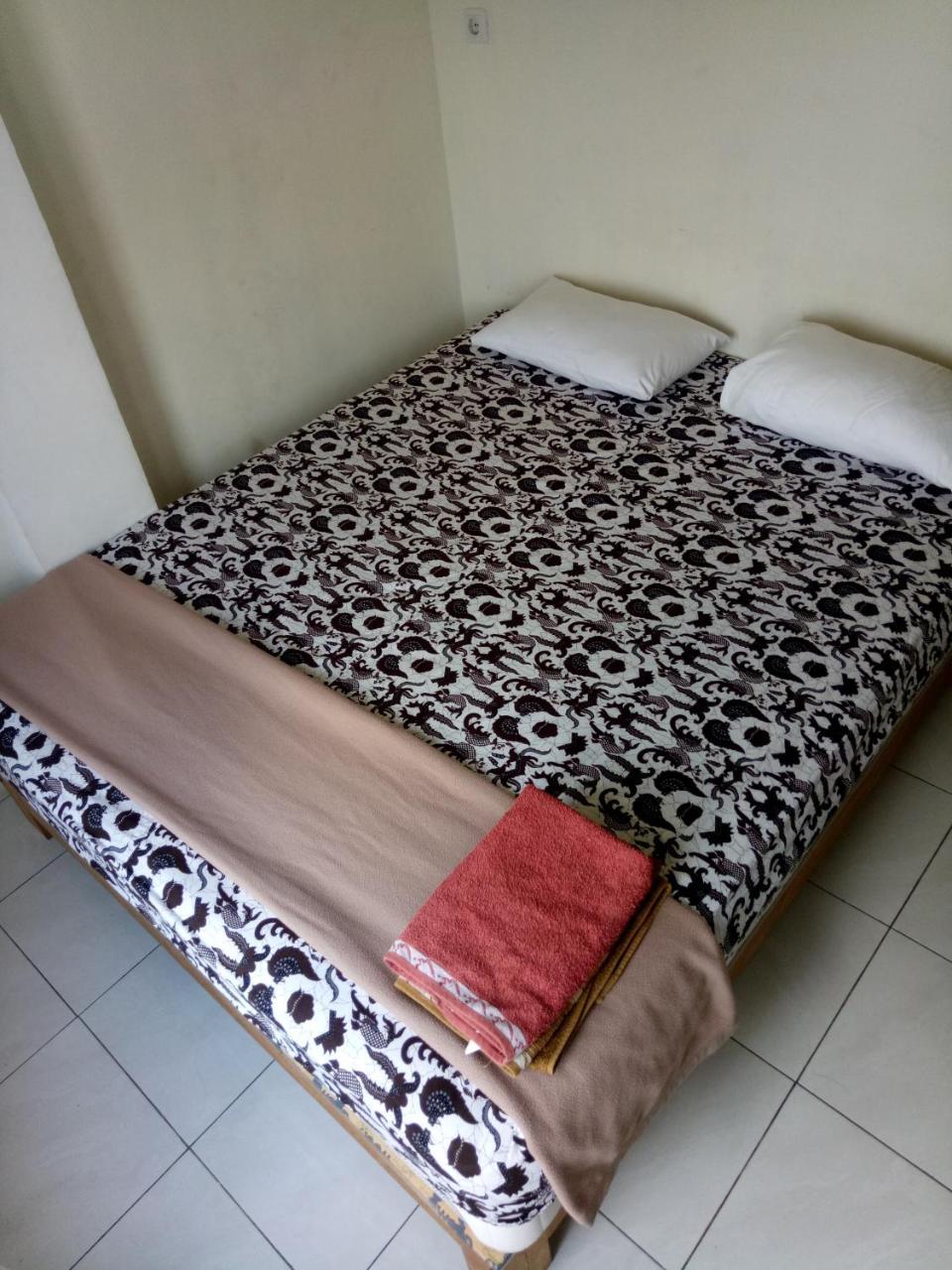 Losmen Fadel Malioboro Jogja Γιογκιακάρτα Εξωτερικό φωτογραφία